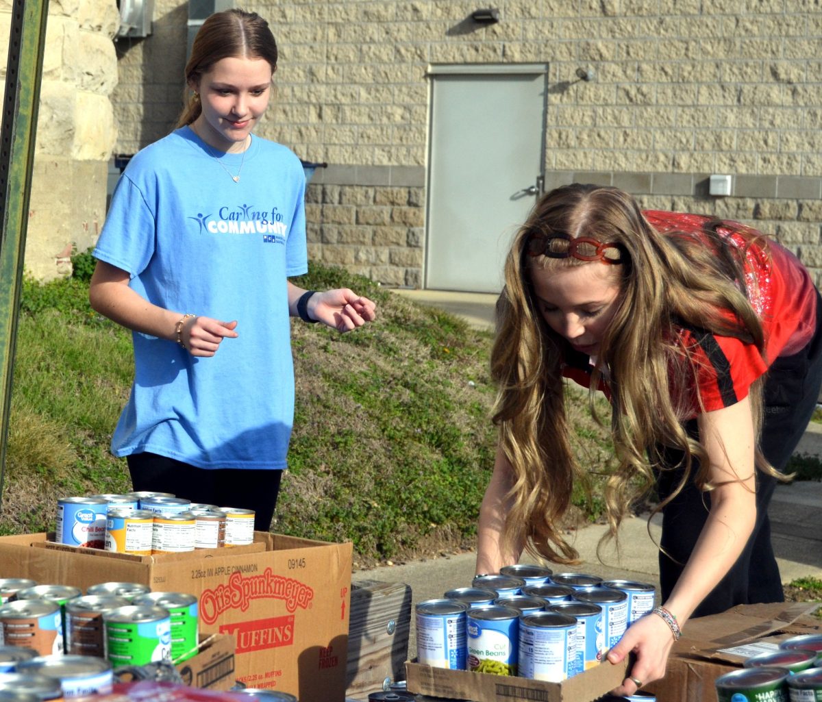 Franklin Park students help restock local food pantry